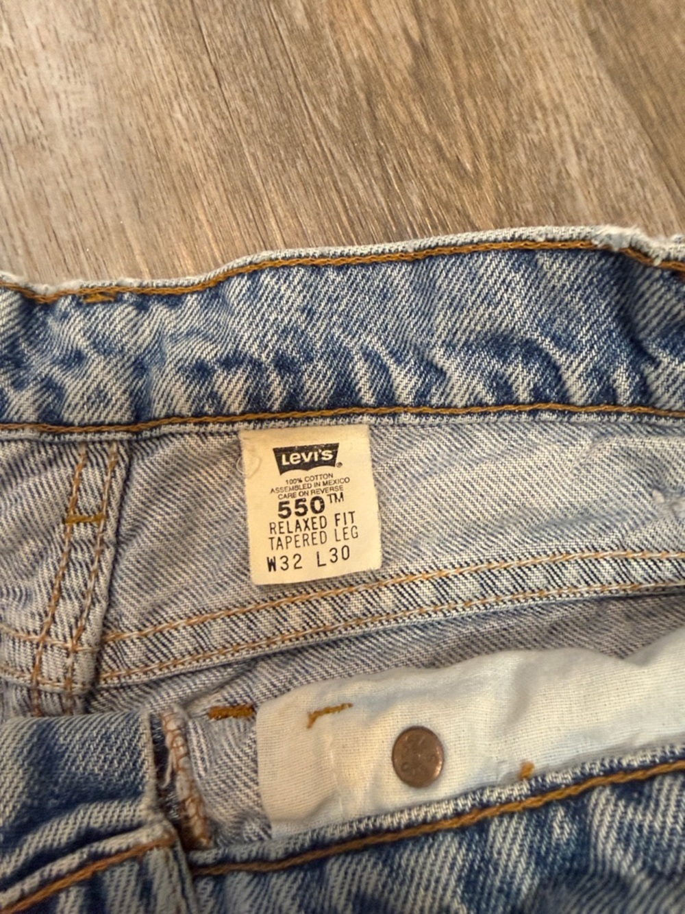 Levi’s 550 Classic Light Wash Men’s Jeans - Casual Straight Fit 32x30 - Picture 5 of 6